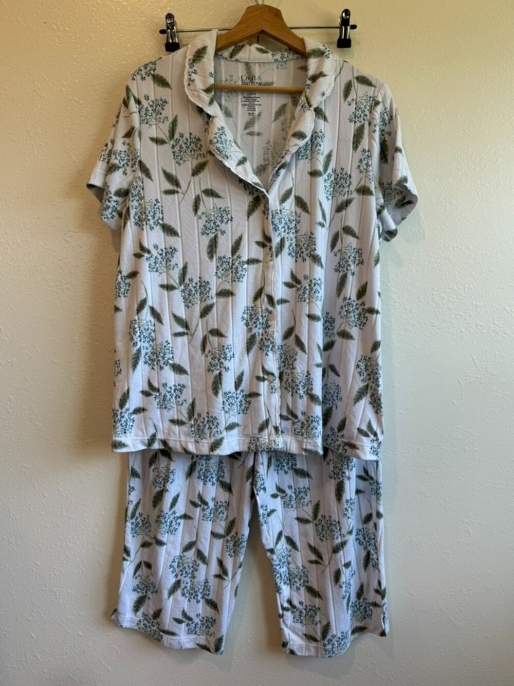 Croft & Barrow Notch Collar and Capri Pant Floral Pajama Set | Size L